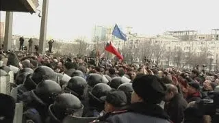 Pro-Russian demonstrators storm Donestk government building