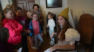 Dětské prohlídky rychnovského zámku, dopoledne plné dobrodružství v zámeckých komnatách