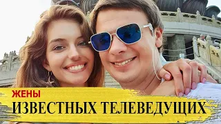 Как выглядят ЖЕНЫ известных ТЕЛЕВЕДУЩИХ: Комаров, Малозёмов, Ивлев, Познер, Солнцев, Масляков, Смол