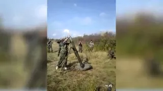 Сенсация    Ополченцы ведут огонь из миномета   Militias are firing mortar shells
