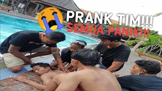 PRANK TIM KITA!! ARIK PURA PURA PINGSAN SAAT BERENANG SAMA MIKAEL DAN BOCIL DIVILLA! | Mikael TubeHD