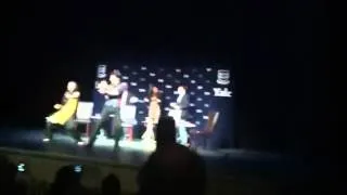 SRK visits Yale and dances to chammak chalo