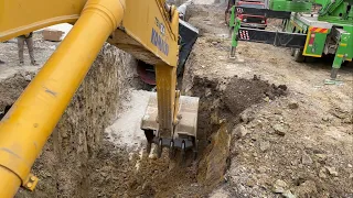 Komatsu Excavator Trucks Loading