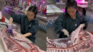 Вы когда-нибудь видели, чтобы девушка резала свинину?