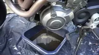 Yamaha MT-03 660cc: how to change oil + oil filter