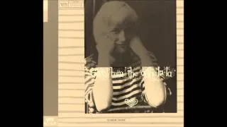 Blossom Dearie -- Plus Je T'Embrasse (1958)