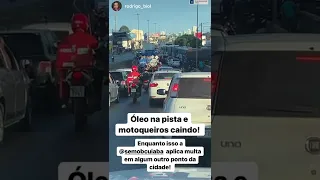 Motoqueiros caindo na Fernando Corrêa devido óleo na pista