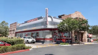 Portillo’s Hot Dogs In Buena Park - Southern California Food Review / Chicago Dog & Italian Beef