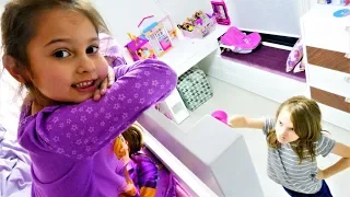 Lustiges Kindervideo auf Deutsch. Selin will nicht ins Bett. Spielspaß mit Puppen