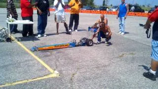 R/C 1/4 Scale Dragster with NOS Nitrostreets.com goes out of control drag race @80mph