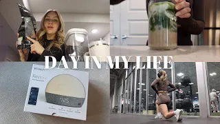 VLOG: what I eat in a day, glute workout & hatch alarm clock