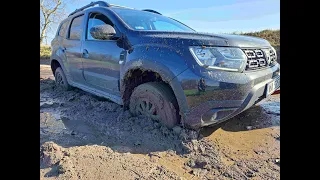 Dacia Duster i wklejka.