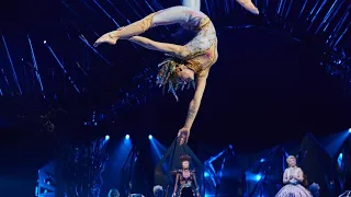 Cirque du Soleil duo straps in Alegría