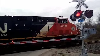 ET44AC ARE BACK!! (CN 3169 And DPU CN 3822) Flying! With lots of Gondola Cars!! 10/22/21