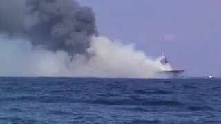 Yacht Boot Schiff vor Sizilien Messina brennt Barca fuoco Part 7