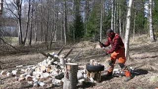 Klapien tekoa, making firewood