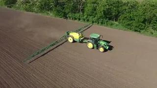 2024 Kukorica permetezés. John Deere 6110r+John Deere M732-es pemetező és New Holland T8 390+Fiegl