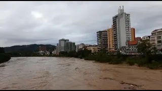 Vídeo: nível do Rio Itajaí-Açu pode chegar a mais de 9 m às 20h em Blumenau