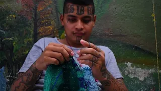 El Salvador: rival gang members learn together in prison