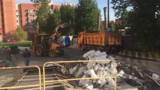 Вывозим строительный мусор на самосвале