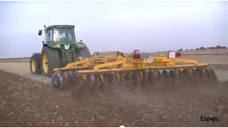 John Deere 7710 con gradas Gascon ( En HD )