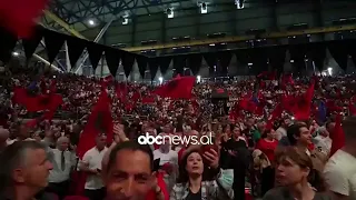 Me flamurin kuq e zi, stadiumi Galatsi ‘pushtohet’ nga shqiptarët, Rama ndan pamjet|ABC News Albania