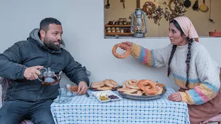 Preparation of Turkish-style breakfast in the Village! Cooking Fresh Simit, Eggs with Simit.