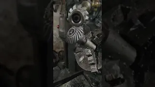 Spiral bevel cutting on milling machine