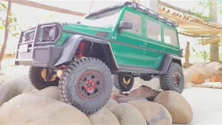 Traction Hobby Mercedes Benz Brabus G550 Green Stunt on the hard challenge