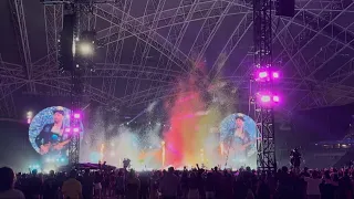 Coldplay - Something Just Like This (Live in Singapore)