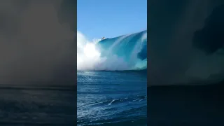 Insane Wipeout Rodrigo Reinoso Goes Over the Falls at #Teahupoo #Short