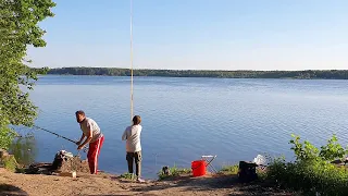 Дачные прогулки  Рыбаки с самоваром. На пляже аншлаг. Грозные плакаты у озера Бисерово