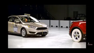 Crash test Ford Focus vs Ford Explorer