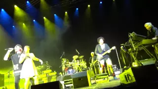 Toto - Hold The Line (live in Tempodrom, Berlin, 2015)