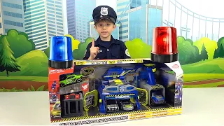 Полицейский Даник и полицейские машинки с участком против нарушителей закона на дорогах