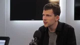 Jesse Eisenberg is a cat person… sort of.