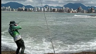 AS PODEROSAS ISCAS NATURAIS NÃO TÊM IGUAL PESCARIA DE COSTEIRA OU COSTÃO GUARAPARI ES PESCARIA.