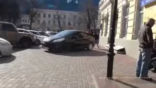 Парковка в два ряда. РОВД Одесса