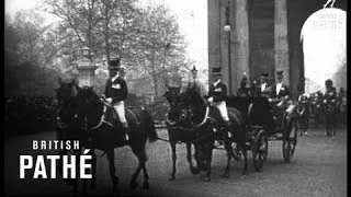 Queen Mary Driving Through Park (1914-1918)