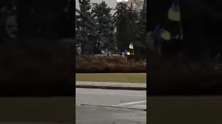 У Херсоні люди відстояли Український прапор