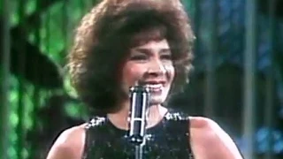 Shirley Bassey - Hey Jude (1989 Live)