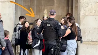 This Group Of Students Is LACK of RESPECTS, They DISRESPECT The King’s Guard At Horse Guards 😡