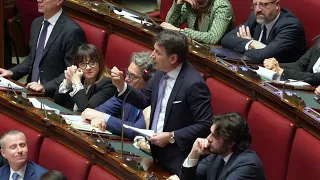 Conte a Meloni: “Ci state portando alla terza guerra mondiale e fate finta di niente”