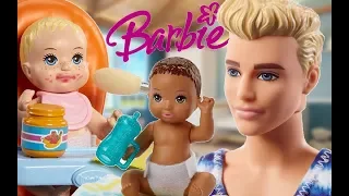 Rodzinka Barbie 💕 Ken opiekuje się bobasami 🚼 film z lalką Barbie