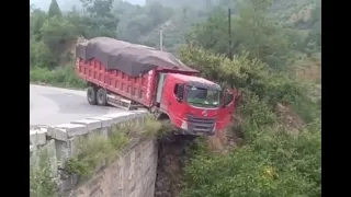 truck fail compilation! 【E9】--feel sad for them