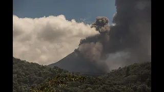 Пеплопад в Эквадоре. Произошло мощное извержение вулкана Сангай. Ashfall in Ecuador.