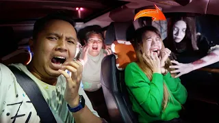 PERGI KE RUMAH HANTU DRIVE THRU!! KITA TERJEBAK HAMPIR GAK BISA KELUAR!!