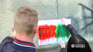 Одеські правоохоронці пліч-о-пліч з громадою протидіють вуличній рекламі наркотиків