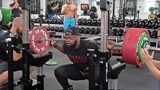 Oak Squats 770 For Reps *NEAR DEATH EXPERIENCE*