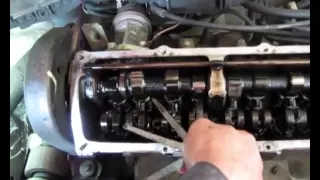 VW-Golf Adjusting the valves